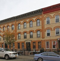 32-23 48th St in Long Island City, NY - Building Photo