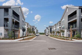 331 Pickwick Dr in Myrtle Beach, SC - Foto de edificio - Building Photo