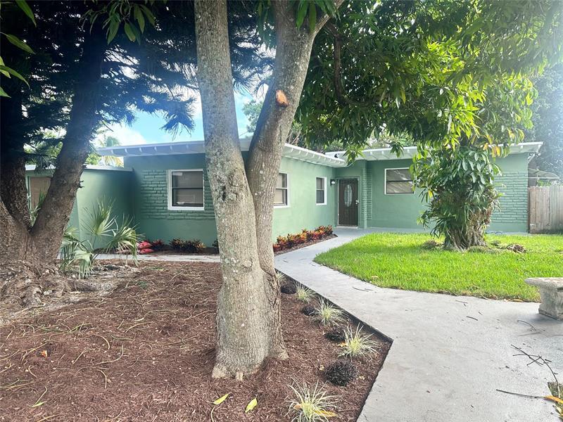 260 NW 106th St in Miami, FL - Building Photo