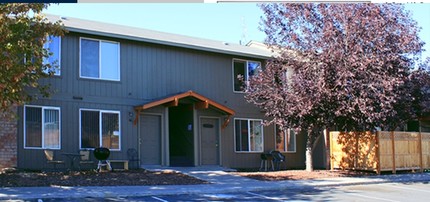 Chaparral Apartments in Redmond, OR - Building Photo - Building Photo