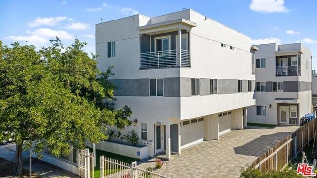 2614 Chariton St, Unit 2616 in Los Angeles, CA - Foto de edificio - Building Photo
