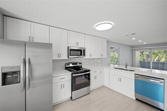 3453 Clark Rd in Sarasota, FL - Building Photo - Building Photo