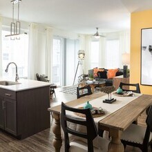 2722 Kramer Ln in Austin, TX - Building Photo - Building Photo