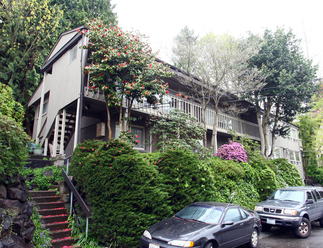 4735 Ravenna Ave NE in Seattle, WA - Foto de edificio - Building Photo