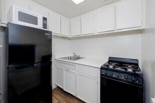 The Palms at Camelback West in Phoenix, AZ - Building Photo