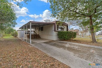 1506 Honeysuckle Ln in New Braunfels, TX - Building Photo - Building Photo