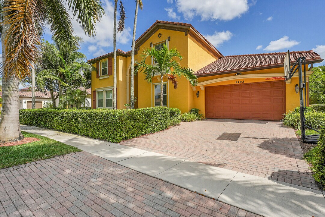 9485 McAneeny Ct in Wellington, FL - Building Photo