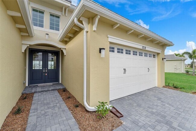 5218 Liberty Ln in Westlake, FL - Foto de edificio - Building Photo