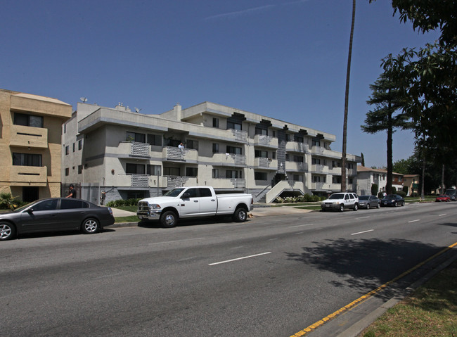 Valley Star Apartments in Van Nuys, CA - Building Photo - Building Photo