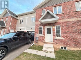 200 W Main St in Welland, ON - Building Photo