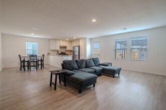 402 Filibusters Trail in San Antonio, TX - Building Photo - Building Photo