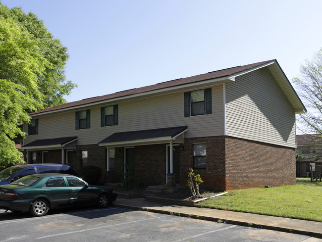 Pinewood Villas in Newnan, GA - Foto de edificio - Building Photo