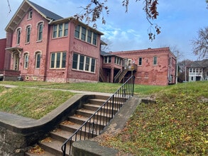 571 Jefferson St, Unit Unit 1 in Dubuque, IA - Foto de edificio - Building Photo