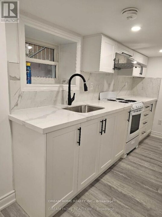 262 Clinton St in Toronto, ON - Building Photo