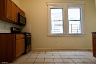 14 Wainwright St, Unit 1 in Newark, NJ - Building Photo - Building Photo