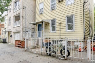 37 Logan Ave in Jersey City, NJ - Building Photo - Building Photo