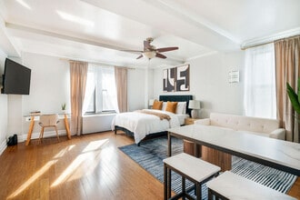 240 W 73rd St in New York, NY - Building Photo - Building Photo