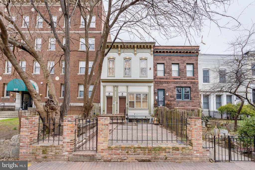813 Maryland Ave NE in Washington, DC - Foto de edificio