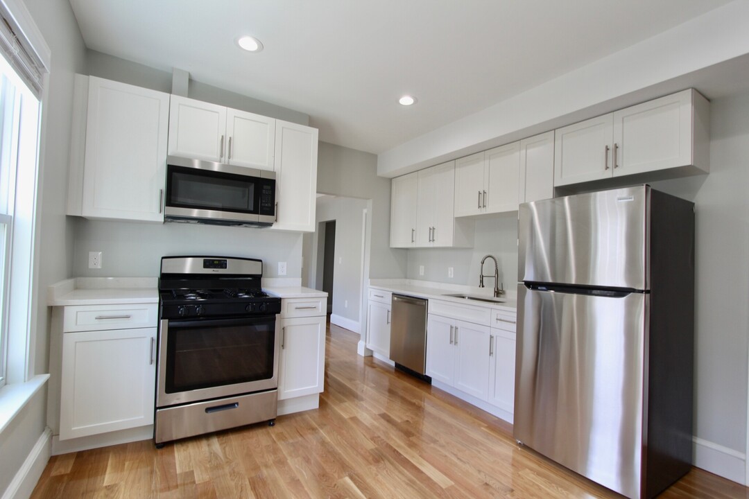 23 Calumet St, Unit 2 in Revere, MA - Foto de edificio