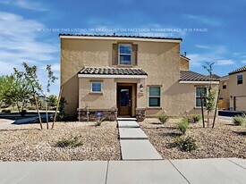 8015 W Agora Ln in Phoenix, AZ - Building Photo