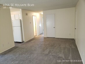 4044 SE Holgate Blvd in Portland, OR - Foto de edificio - Building Photo