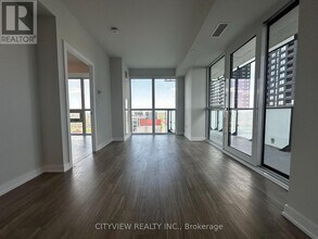 430-2430 Square One Dr in Mississauga, ON - Building Photo - Building Photo