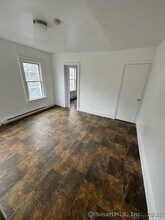 229 Helen St in Bridgeport, CT - Building Photo - Building Photo