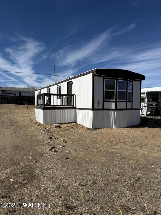 16068 S Black Mountain Rd in Mayer, AZ - Building Photo