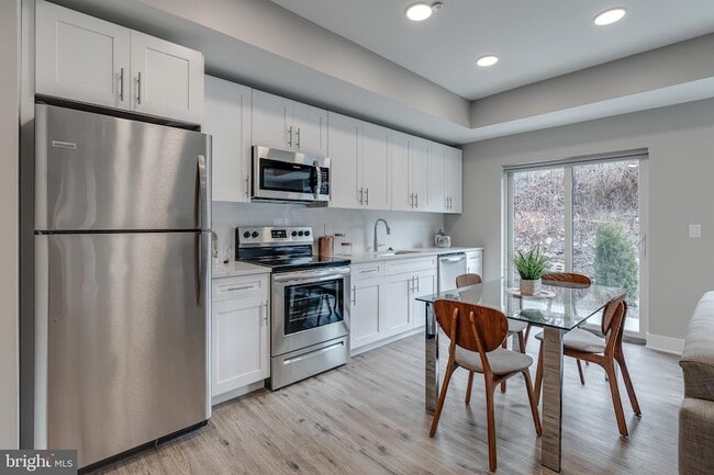 property at 1952 Bryn Mawr Ave