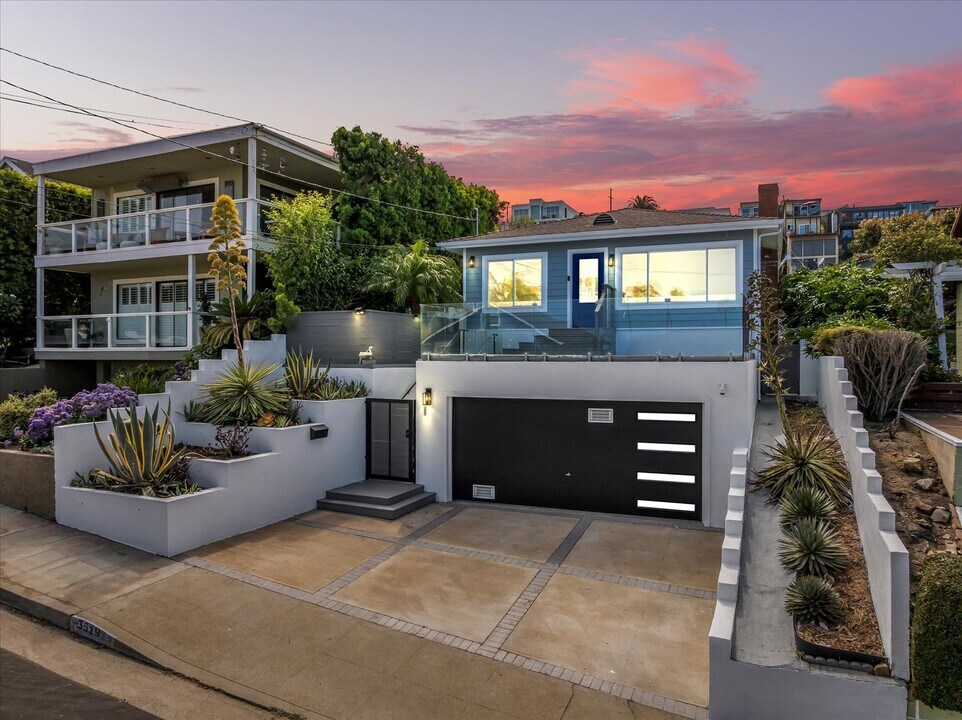 3519 S Denison Ave in San Pedro, CA - Building Photo