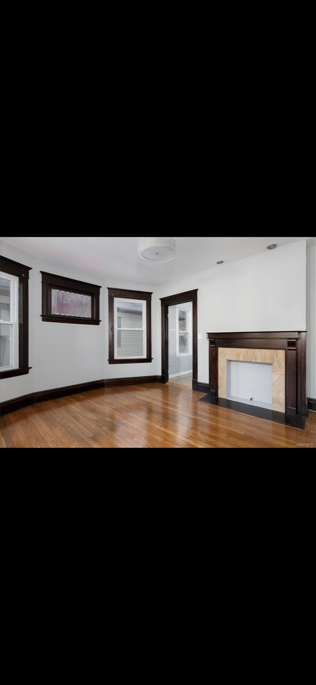 431 Hoyt St, Unit Hoyt Lower Apartment in Buffalo, NY - Building Photo - Building Photo