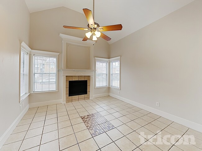 822 Foxridge Dr in Arlington, TX - Building Photo - Building Photo