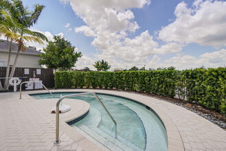 Estero Oaks in Ft. Myers, FL - Building Photo - Building Photo