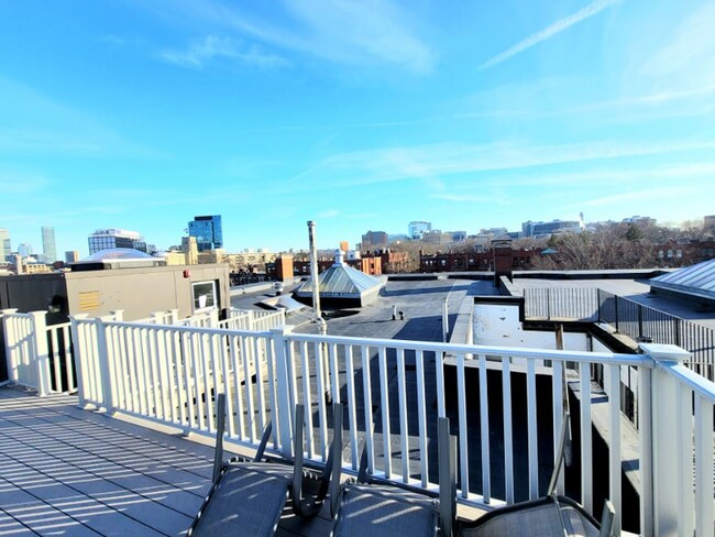 1056 Beacon St in Brookline, MA - Building Photo - Building Photo