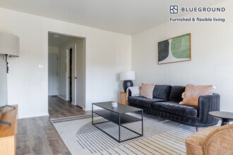 2850 15th Ave W, Unit SI FL2-ID881 in Seattle, WA - Building Photo - Building Photo