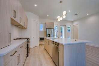 424 N Denver St in Dallas, TX - Building Photo - Building Photo