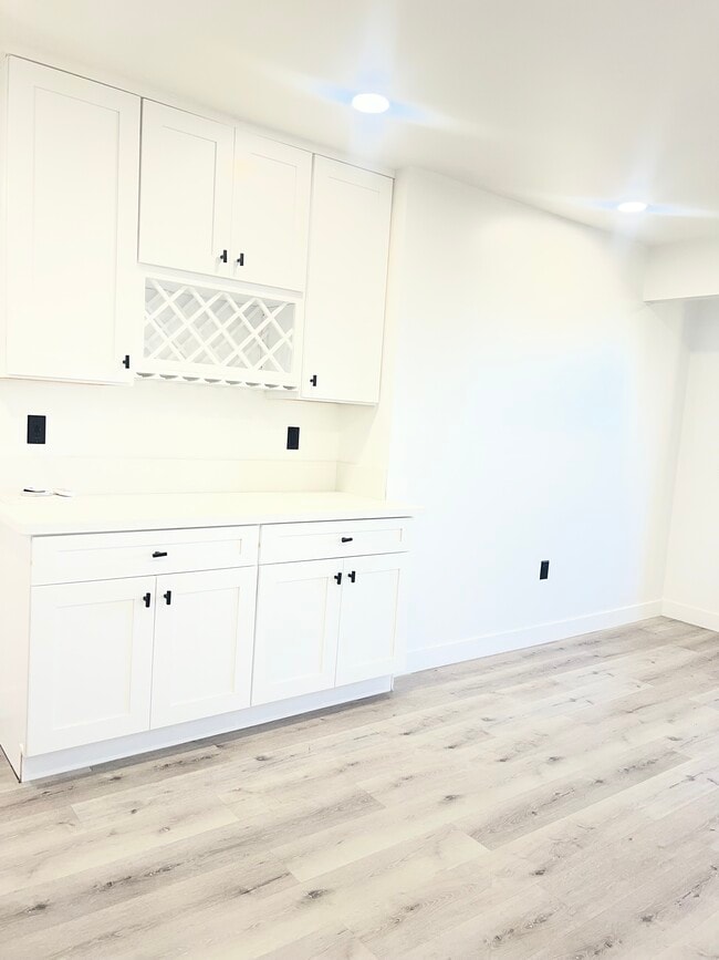2320 S Robertson Blvd, Unit 202 in Los Angeles, CA - Building Photo - Building Photo