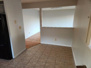 6557 Colonial St in Dearborn Heights, MI - Building Photo - Building Photo