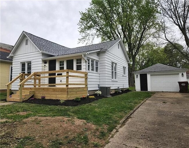 property at 603 N Columbia St