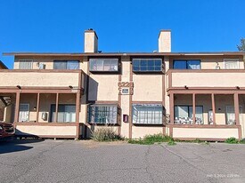 6228 Ilanos Ln, Unit D in Las Vegas, NV - Building Photo