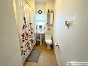 16 Victory Rd, Unit 3 in Boston, MA - Building Photo - Building Photo
