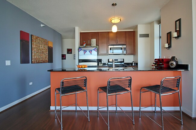 600 W Kinzie St, Unit 3703 in Chicago, IL - Building Photo - Building Photo