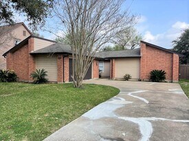 2126 Collingsfield Dr in Sugar Land, TX - Building Photo