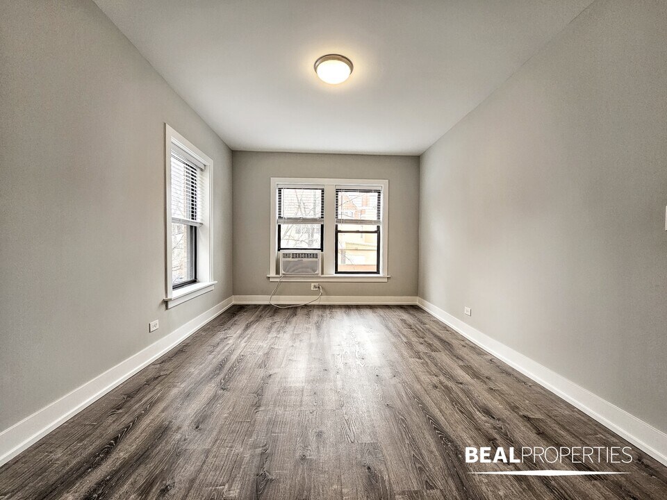 711 W Brompton Ave in Chicago, IL - Building Photo