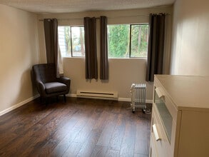 15138 65th Ave S in Tukwila, WA - Foto de edificio - Building Photo