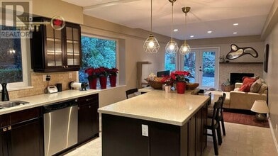 551 St Andrews Rd in West Vancouver, BC - Building Photo - Building Photo