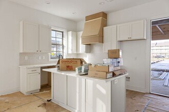 905 Broyles Ln in Youngsville, LA - Building Photo - Building Photo