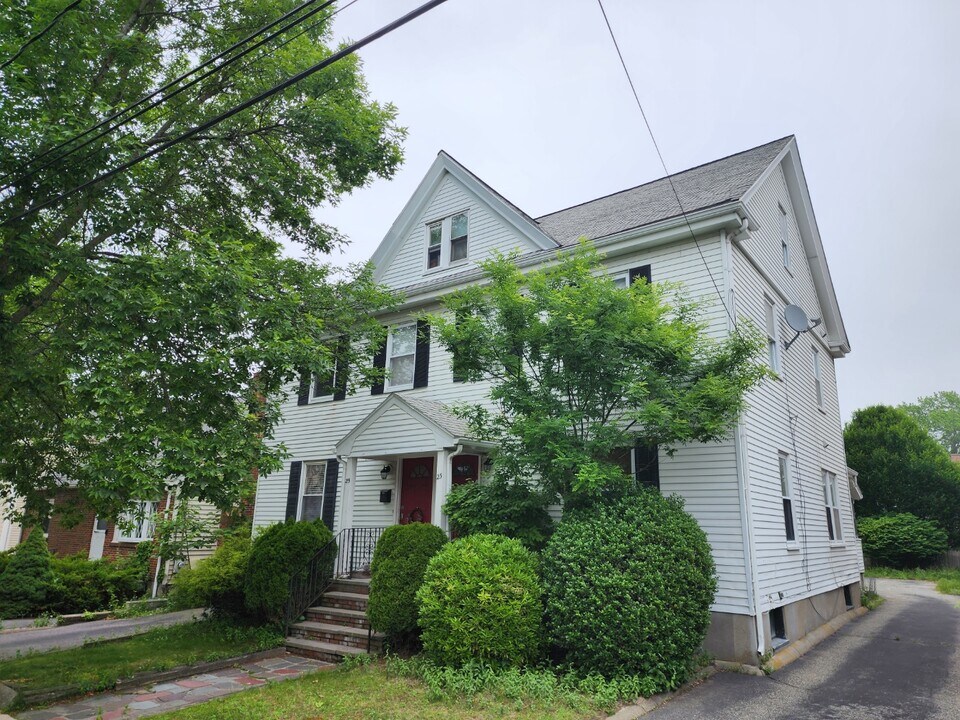25 Baker St in Belmont, MA - Building Photo