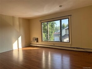 349 Hooker Ave in Poughkeepsie, NY - Building Photo - Building Photo