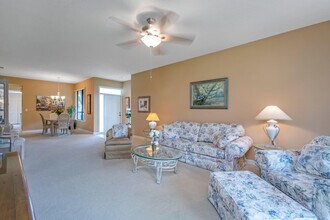 135 Old Meadow Way in Palm Beach Gardens, FL - Foto de edificio - Building Photo